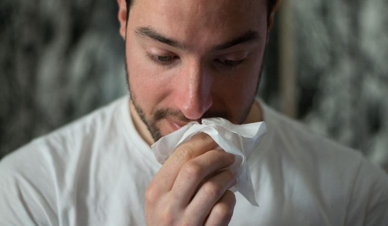 Comprendre et soulager les allergies saisonnières: yeux qui pleurent et nez qui coule